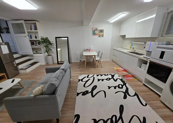 Вилла Shinpung 1st Floor 4 Minutes On Foot From Shinpung Station 5 Beds Free Parking Group And Business Trip Сеул