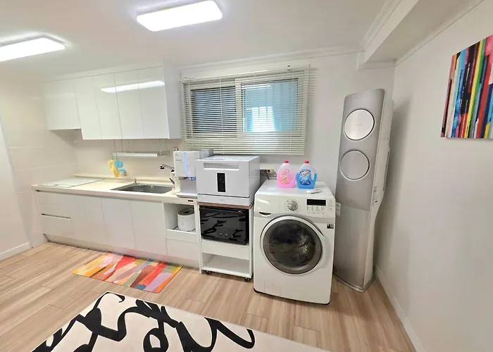 Вилла Shinpung 1st Floor 4 Minutes On Foot From Shinpung Station 5 Beds Free Parking Group And Business Trip Сеул